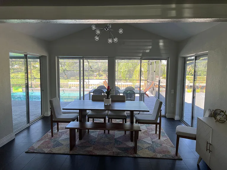 Mineola Dr — Photo 14