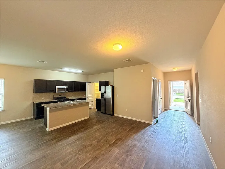 225 Cibolo Creek Dr — Photo 4