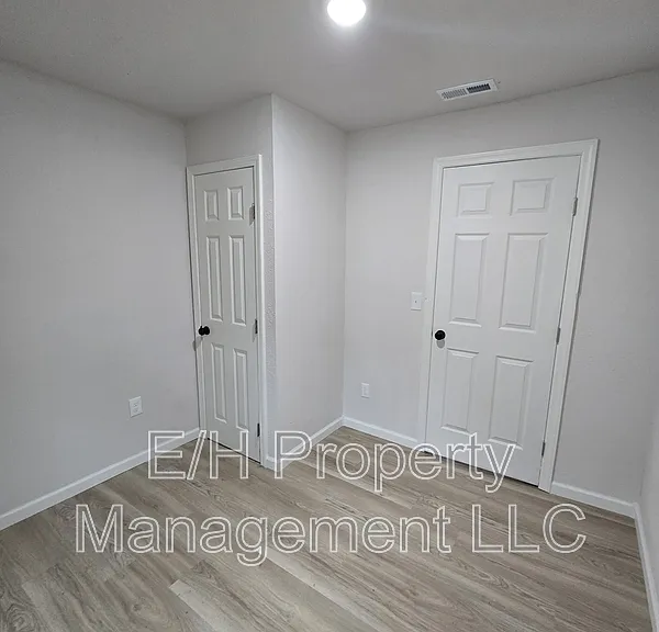 1031 New York St — Photo 11