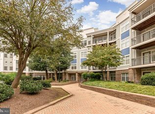 5565 Seminary Rd APT 203, Falls Church, VA 22041