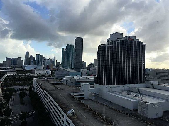 5th image of 1750 N Bayshore Dr APT 1906
