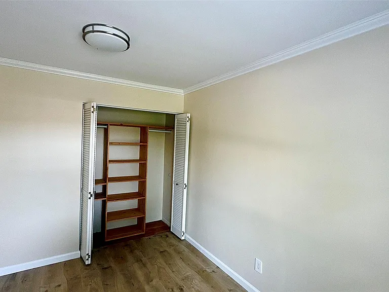 46 W Orangeburg Rd — Photo 13