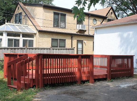 3rd image of 746 Montana Ave E