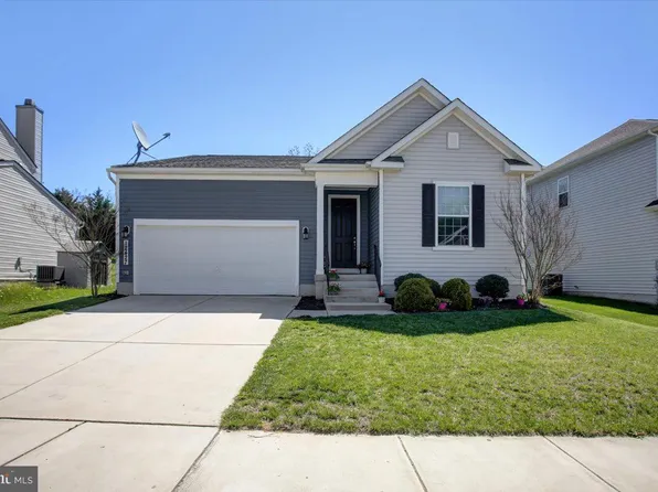 12427 Gemstone Dr, Hagerstown, MD 21740