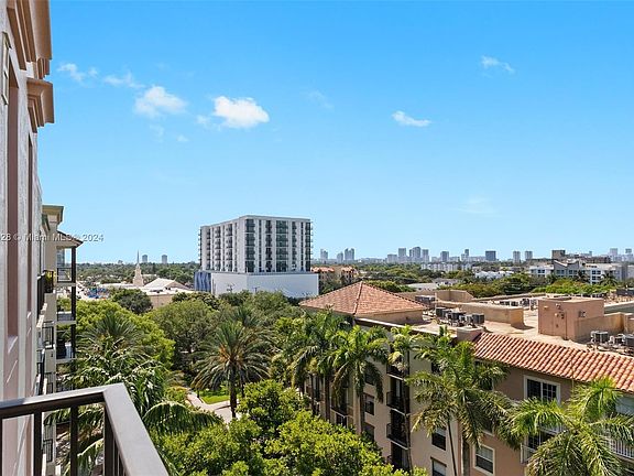 5th image of 1919 Van Buren St APT 812A