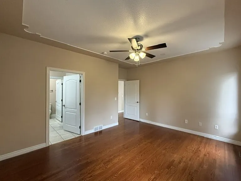 400 Sterling Dr — Photo 15
