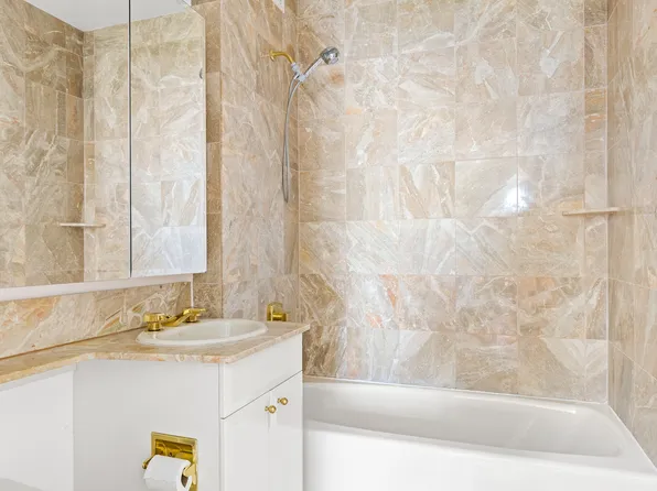 845 United Nations Plaza image 7 of 13