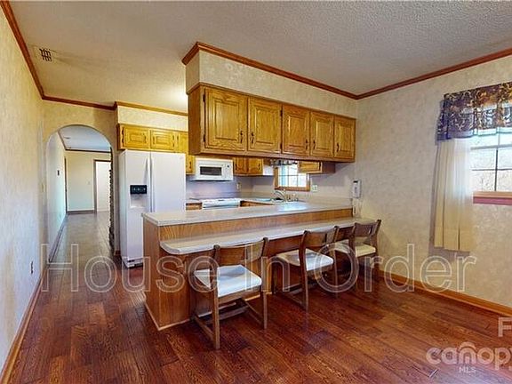 5th image of 219 Ridge Rd