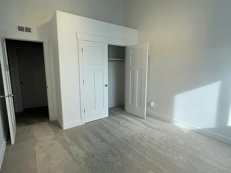 895 E Pacific Dr — Photo 6