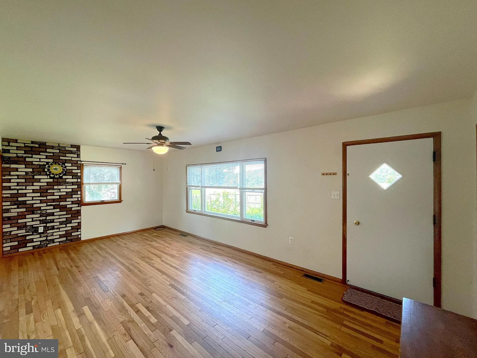 3 bed, 2.0 bath, 1248 sqft, $2,095 — Photo 2