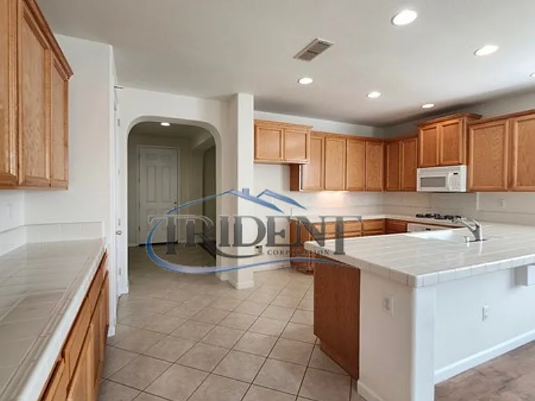 1038 Zanes Dr — Photo 14