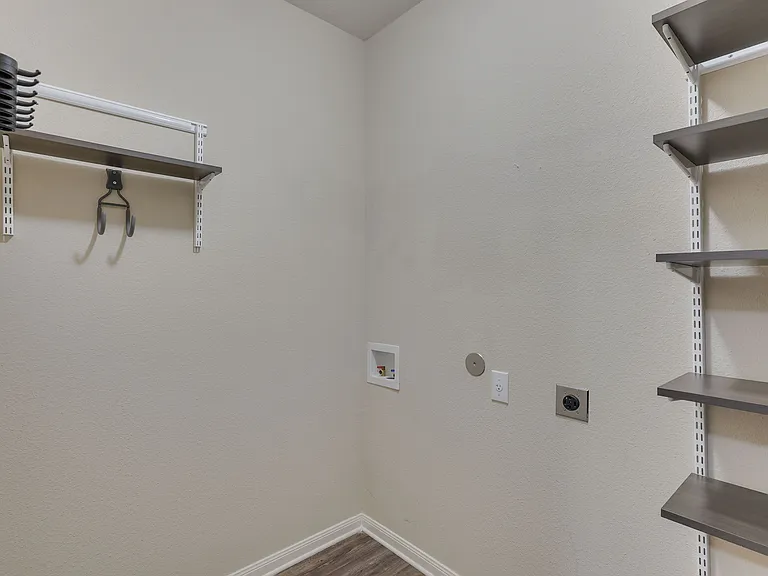 1517 Hill Top Ct — Photo 9