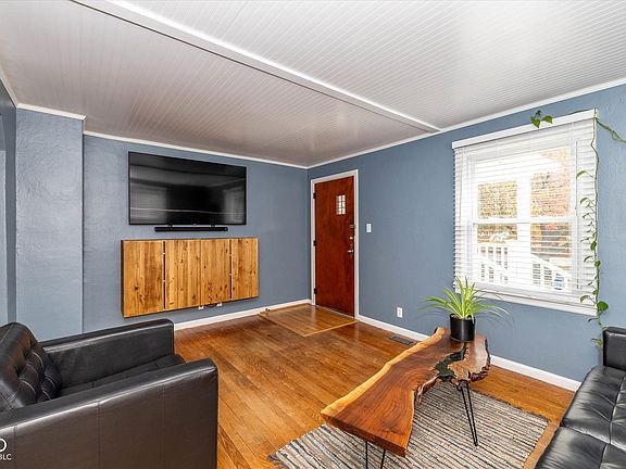 4th image of 6712 Evanston Ave