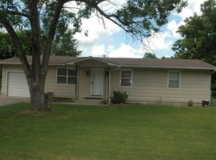 1103 Sunset Dr, Oswego, KS 67356