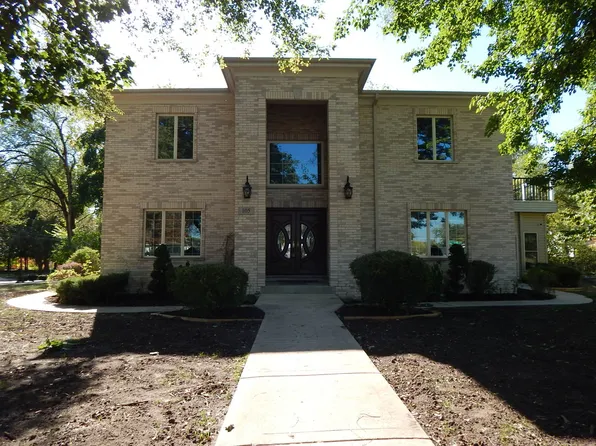 105 W Thacker St, Schaumburg, IL 60194