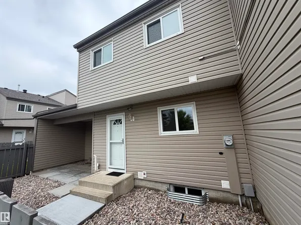 1618 Lakewood Rd W, Edmonton, AB T6K 3Y1