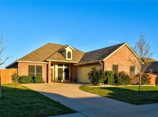 938 Lost Pine Dr, Midlothian, TX 76065