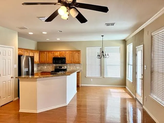 629 Bella Vista Dr — Photo 2