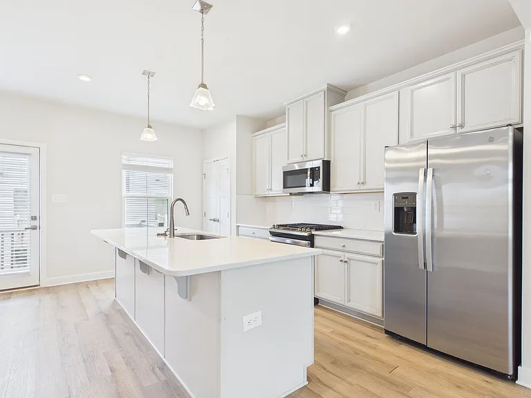 2117 Old Manchester St — Photo 11