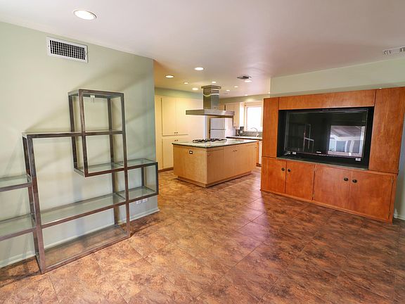 4th image of 12540 Admiral Ave