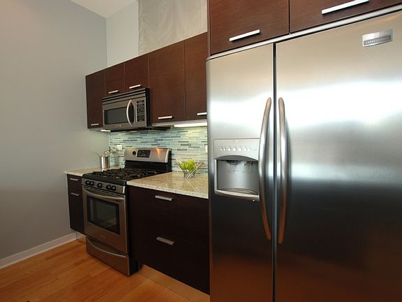 5th image of 1550 W Cornelia Ave APT 406