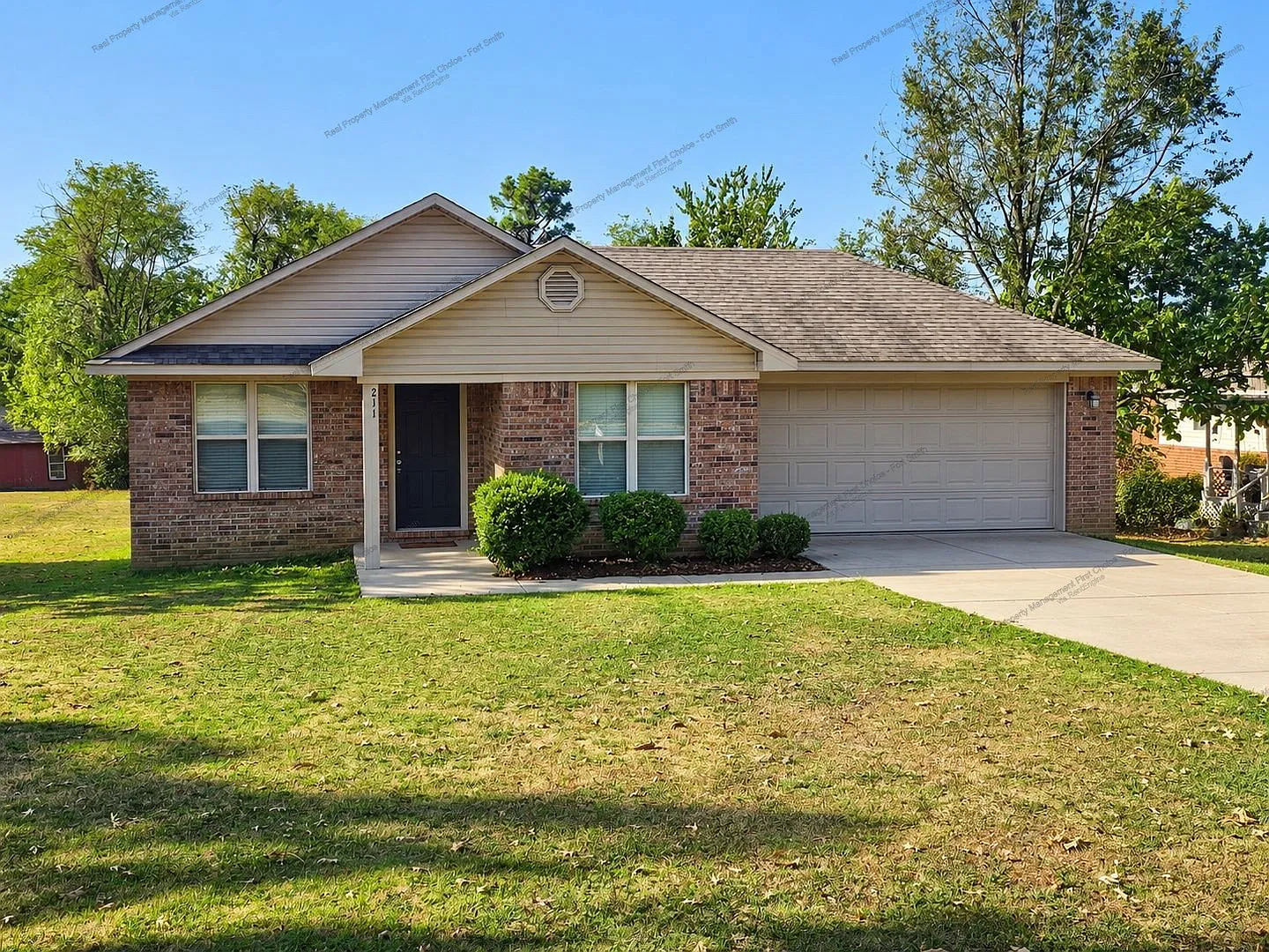 3 bed, 2.0 bath, 1370 sqft, $1,375 — Photo 2