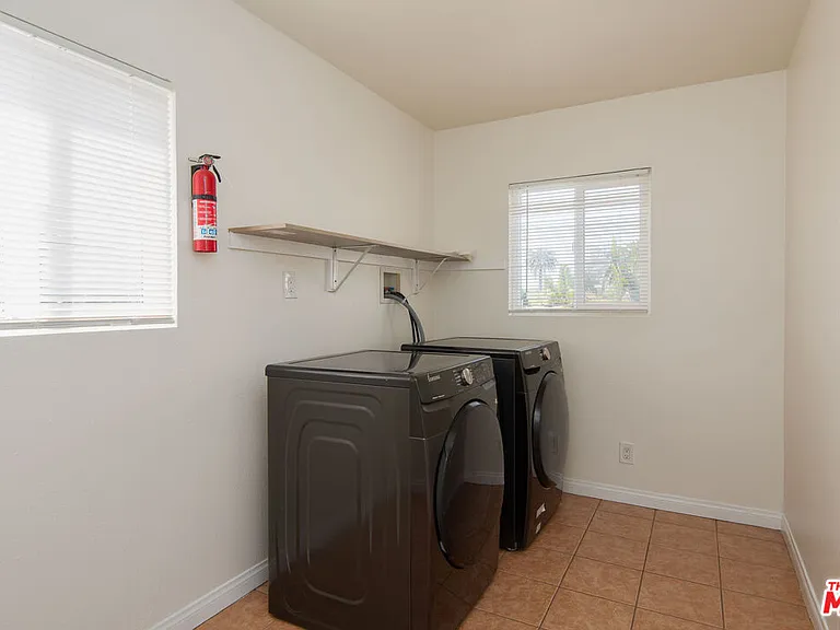 2134 S Cloverdale Ave — Photo 22