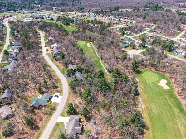 303 Dogwood Lane, Wisconsin Dells, WI 53965