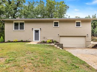 215 Woodridge Ct, Collinsville, IL