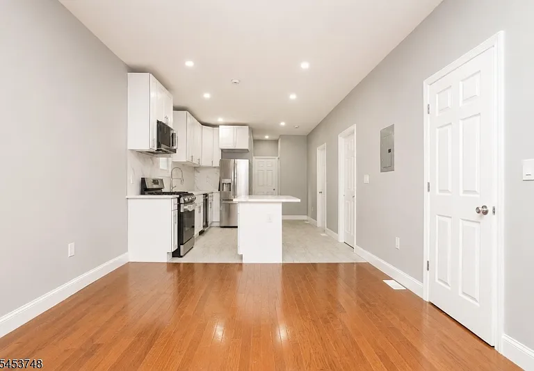 734 Summer Ave #1 — Photo 2