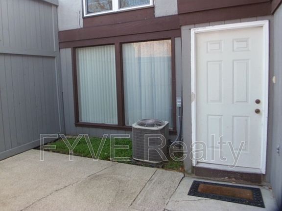 2nd image of 751 Worthington Forest Pl