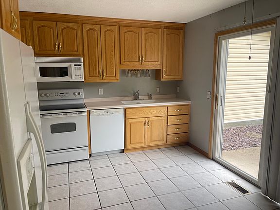 4th image of 410 Pleasure Creek Dr NE