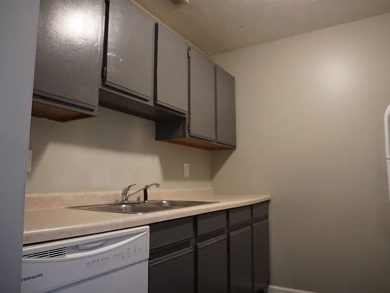518 Jefferson St — Photo 16