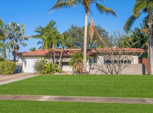 587 Hillcrest Dr, Largo, FL 33771