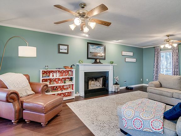 4th image of 140 Oxmoor Cir