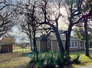 319 W McKinney St, Pilot Point, TX 76258