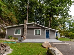6 Oak Ln, Stockholm, NJ 07460