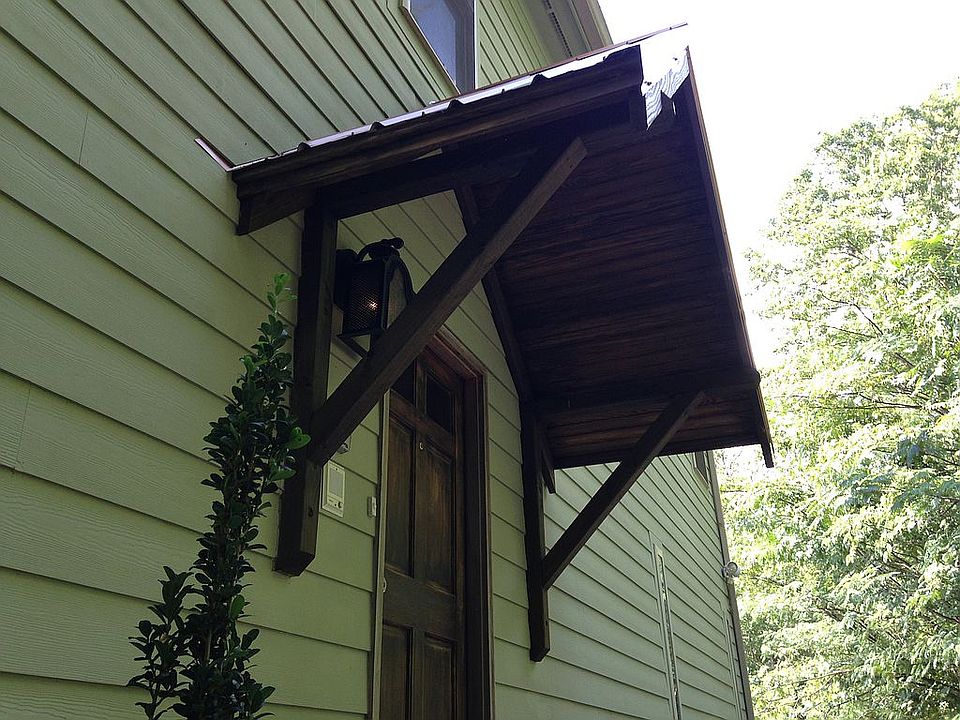 2nd image of 2150 Elder St