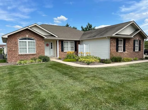 1021 Red Oak Dr, Red Bud, IL 62278