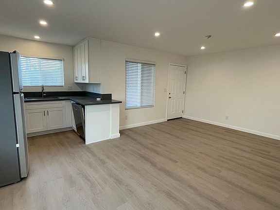 2nd image of 3204 Collier Ave APT 8