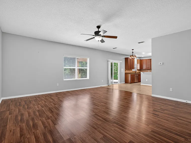 112 Kildrummy Ct — Photo 14