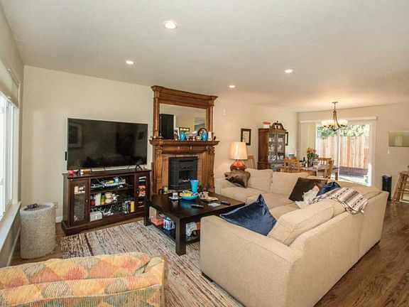 4th image of 1484 Flores Dr