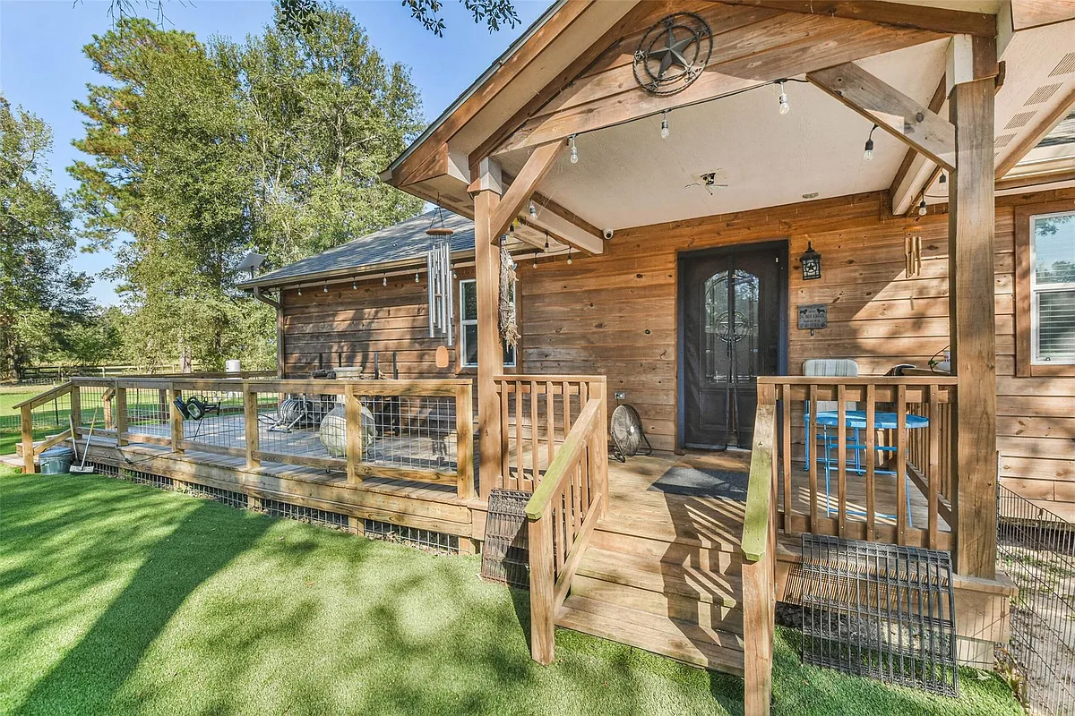 Building Photo - 24237 Creekwood Dr
