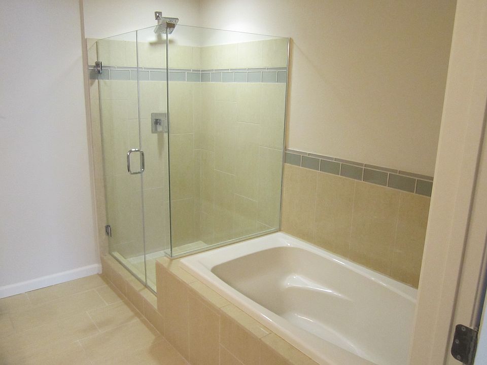 Deep Soaking Tub/Separate Shower
