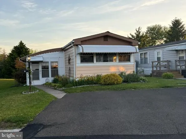 7 Woodsbluff Run, North Wales, PA 19454