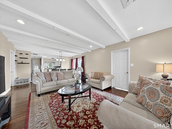 4th image of 46 Ponus Avenue