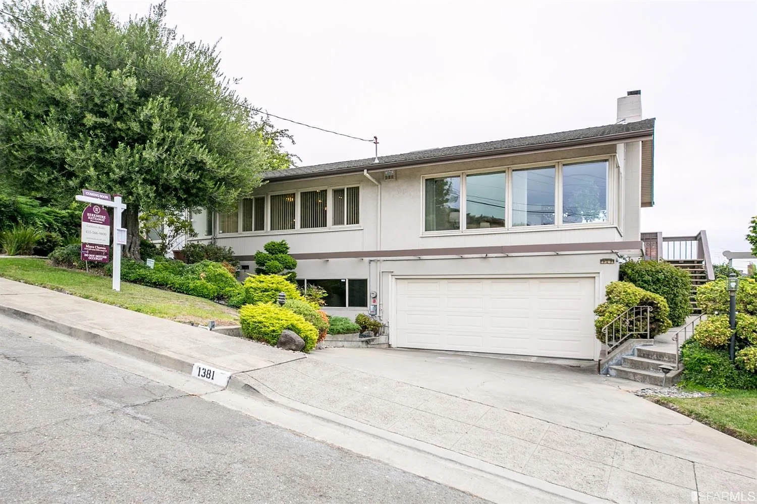 1381 Montrose Dr photo 1