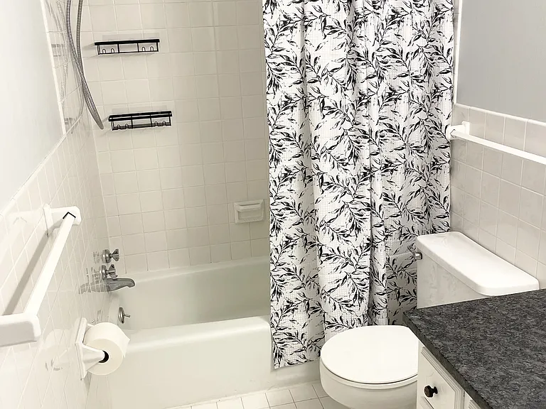 Maple Commons Apartments — Photo 8