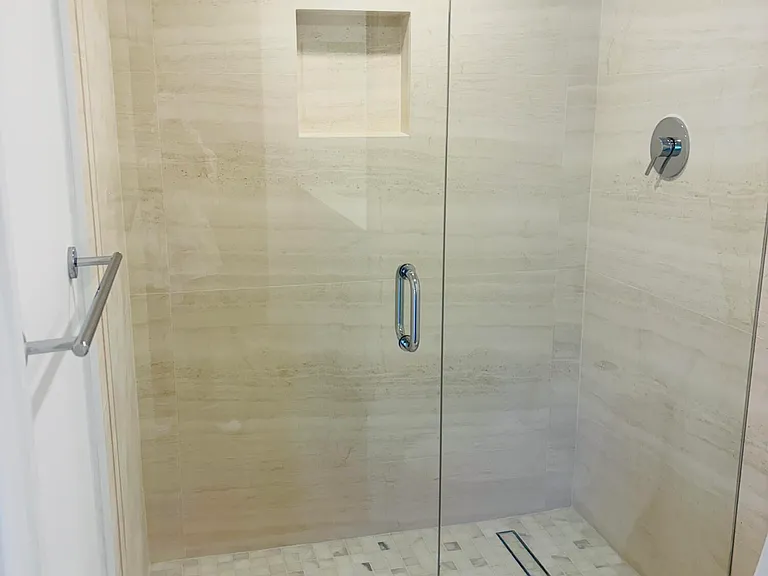 2404 Bridgewood Dr — Photo 9