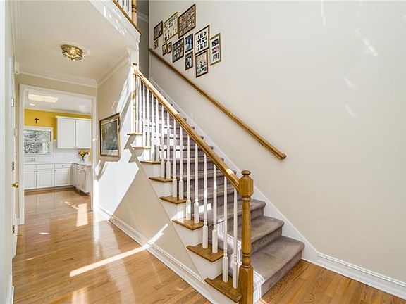 3rd image of 2939 Malcom Ct
